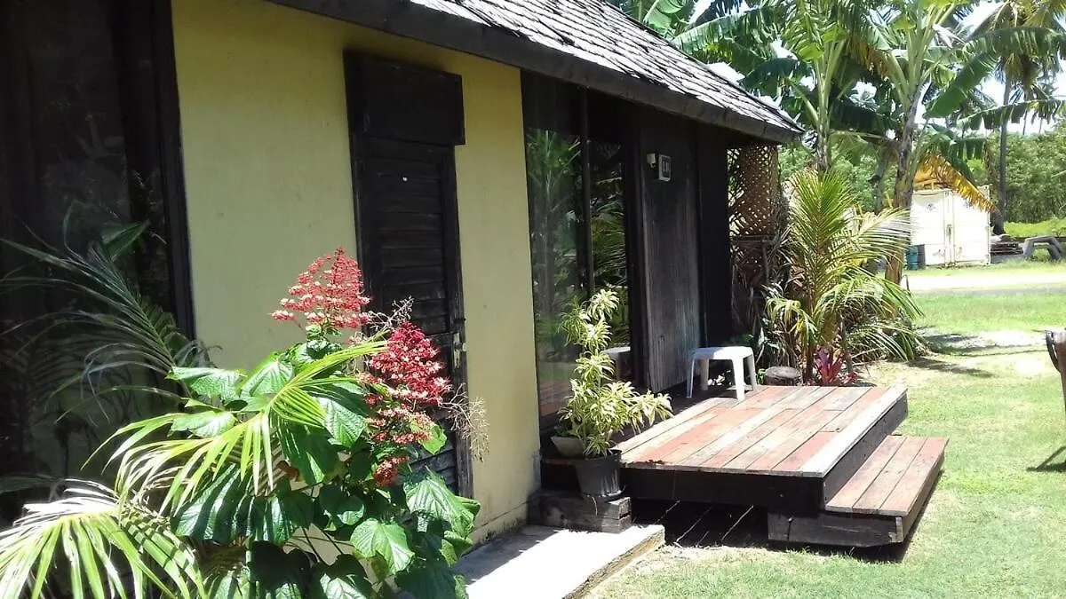 Fare Club Moorea Motu Tiahura Homestay