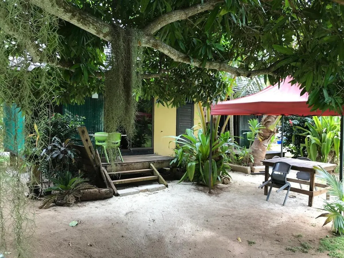 Homestay Fare Club Moorea Motu Tiahura French Polynesia
